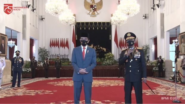 Jokowi di hari Peringatan ke-74 Hari Bhayangkara, Istana Negara, 1 Juli 2020 (BPMI)