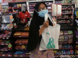 Kantong Plastik Dilarang, Warga Mulai Pakai Kemasan Ramah Lingkungan