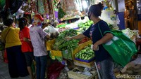 Terkait dengan larangan penggunaan kantong plastik sekali pakai tersebut diketahui tertuang dalam Peraturan Gubernur 142 tahun 2019 tentang kewajiban penggunaan kantong belanja ramah lingkungan pada pusat perbelanjaan, toko swalayan dan pasar rakyat.