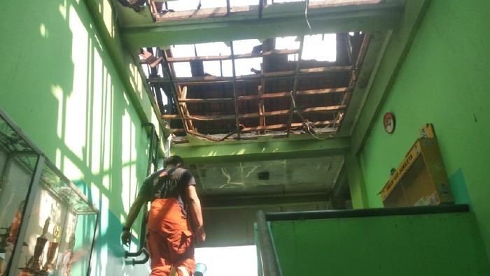 Kebakaran di SMAN 100 Jaktim hanguskan sejumlah ruangan