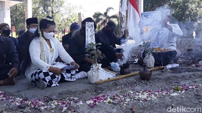 Keluarga Korban Tabrak Lari Overpass Solo Gelar Ruwatan