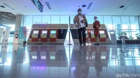 Calon penumpang dapat membeli tiket mulai Rp10.000 sampai Rp50.000 tergantung jauh-dekat jarak tujuan.
