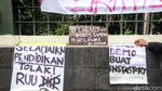 Ketika Pelajar Demo Kemendikbud