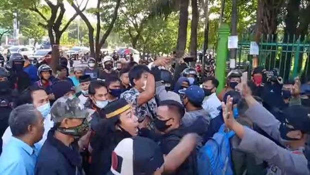 Situasi saat demo.