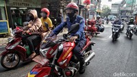 Ada tiga hal yang terus dipegang teguh oleh para petugas pemadam kebakaran ini yakni kerja keras, kerja cerdas dan kerja tuntas.