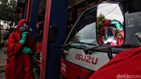 Para ksatria biru siap siaga membantu masyarakat saat terjadi kebakaran maupun bencana alam.