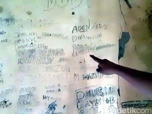 Misteri Coretan Dinding di Rumah Predator Seks Sukabumi