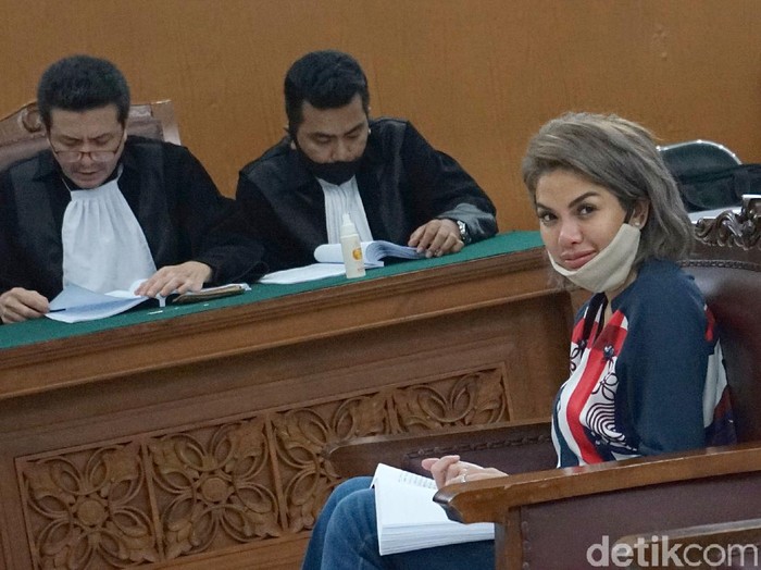 Nikita Mirzani Nikita Mirzani saat ditemui di PN Jakarta Selatan.