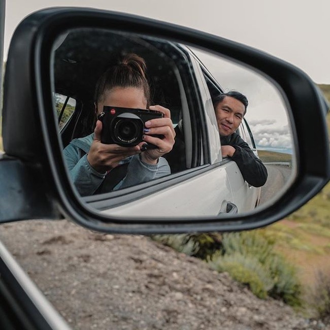 Chili menjadi negara yang terakhir dikunjungi bersama Nikita Willy dan Indra Priawan sebelum mereka dikabarkan putus. Inilah momen ketika mereka berpose di dalam mobil melihat keindahan kawasan Patagonia, Chili. Foto: Instagram @nikitawillyofficial94
