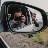 Chili menjadi negara yang terakhir dikunjungi bersama Nikita Willy dan Indra Priawan sebelum mereka dikabarkan putus. Inilah momen ketika mereka berpose di dalam mobil melihat keindahan kawasan Patagonia, Chili. Foto: Instagram @nikitawillyofficial94
