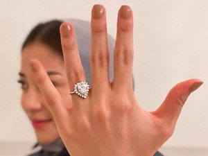 Populer Sepekan: Mewahnya Cincin Berlian Nikita Willy, Dilamar Bos Blue Bird