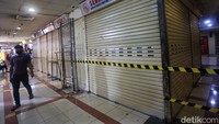 Perumda Pasar Jaya memutuskan untuk menutup sebagian Pasar Tanah Abang Blok B yang areanya ada pedagang yang dinyatakan COVID-19.