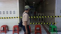Tampak area tersebut dipasangi garis kuning hitam.