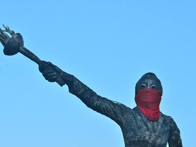 Patung Kartini di Jepara Kini Bermasker