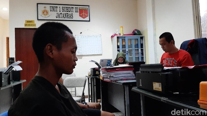Pelaku penikaman kakak angkat di Palembang.