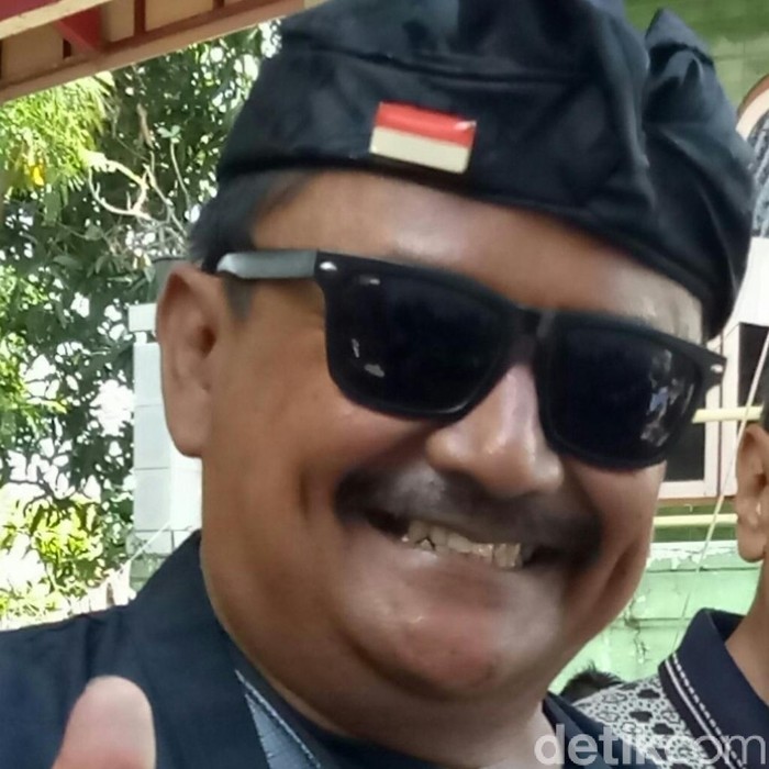 Ahli Spiritual asal Pasuruan, Ki Joyo Lelono menyebut banyak bentuk dan media pelaris yang digunakan pedagang. Di antaranya ada yang ekstrem seperti ular kawin hingga yang memakai tumbal.