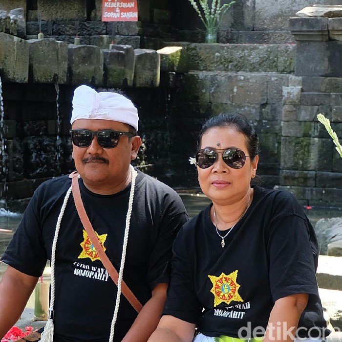 Ahli Spiritual asal Pasuruan, Ki Joyo Lelono menyebut banyak bentuk dan media pelaris yang digunakan pedagang. Di antaranya ada yang ekstrem seperti ular kawin hingga yang memakai tumbal.