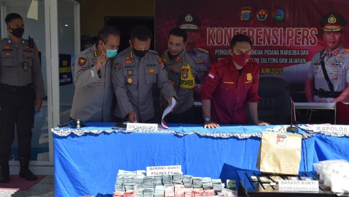 Pengedar Ekstasi di Palu Ditangkap, 2.870 Butir Siap Edar-Rp 855 Juta Diamankan