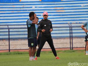 Nilmaizar Mulai Pimpin Latihan Persela Lamongan pada Pekan Depan