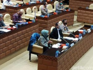 Rapat dengan DPR, Menhub Dicecar soal Rapid Test di Moda Transportasi