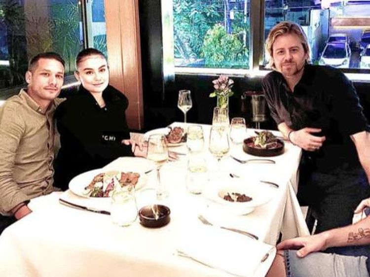 Ini Momen Manis Saat Agnez Mo dan Raphael Maitimo Makan Bareng