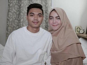 Ratu Rizky Nabila Nyesel Bikin Tato Nama Bintang Persija Alfath Fathier