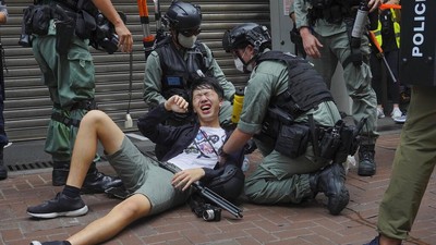 Ratusan Warga Hong Kong Dibekuk Polisi, Ada Apa?