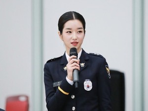 Seo Ye Ji Pernah Jadi Polisi Kehormatan, Lihat Tampilannya Sebagai Polwan