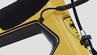 Corak kuning dilukis oleh Giallo Modena ditempel grafis khusus untuk menghormati Enzo Ferrari. Foto: Ferrari