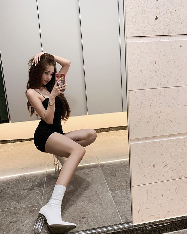 Wanita tersebut mengatakan jika paling tidak ada empat orang yang ia tahu adalah aktor, penyanyi, hingga atlet telah merayunya. Yang juga mengejutkan Song Zia ternyata pernah benar-benar pergi kencan dengan beberapa di antara mereka. Foto: Instagram @dear.zia