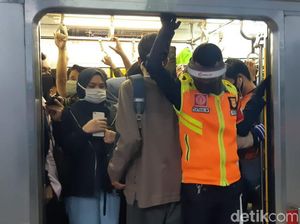 Padat! Begini Suasana KRL Jakarta Arah Bogor di Jam Pulang Kerja