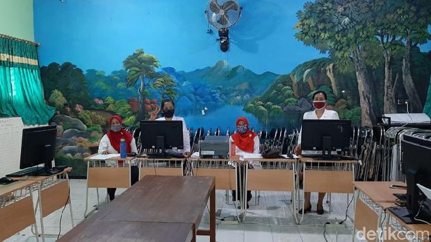 Suasana PPDB di SMPN 1 Klaten, Rabu (1/7/2020).