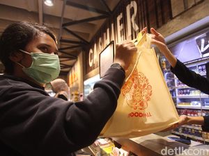 Denda Rp 25 Juta Intai Pelanggar Larangan Penggunaan Kantong Plastik