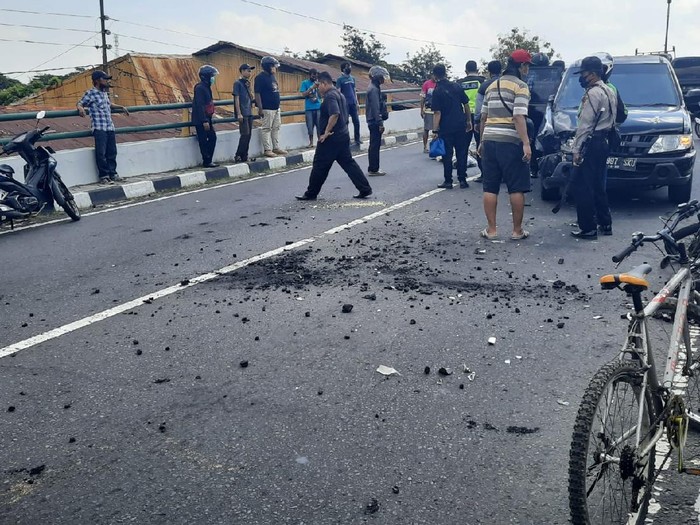 Kecelakaan lalu lintas terjadi di flyover Lempuyangan, Gondokusuman, Yogyakarta, Rabu (1/7/2020).