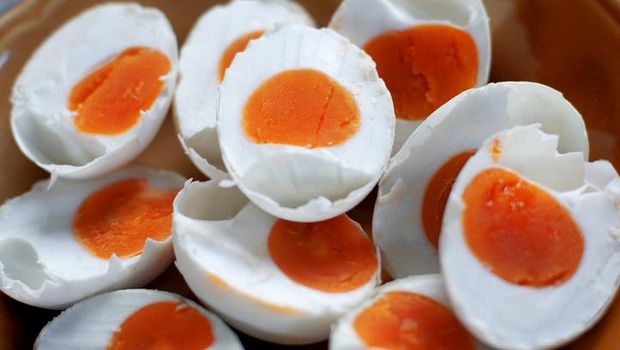 Cara Bikin Telur Asin yang Praktis Pakai Stoples