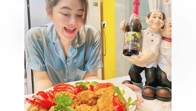 Jago Masak! Ini Momen Via Vallen kala Masak Ayam Goreng dan Martabak