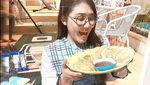 Jago Masak! Ini Momen Via Vallen kala Masak Ayam Goreng dan Martabak