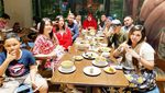 Jago Masak! Ini Momen Via Vallen kala Masak Ayam Goreng dan Martabak