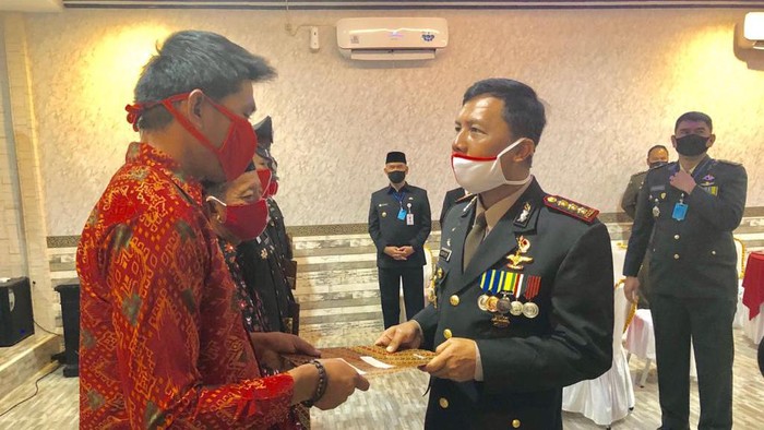 Warga Jambi dapat penghargaan dari polisi karena tangkap penjambret