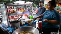 Para pedagang mulai kembali berjualan sejak lebaran kemarin pedagang berharap keadaan bisa segera normal kembali.