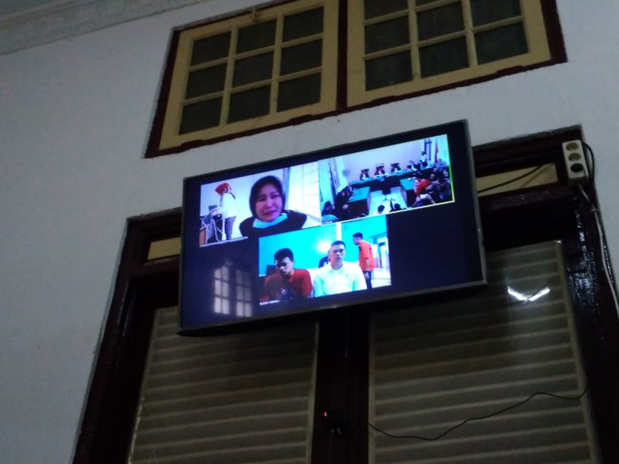 Zuraida Hanum menangis di sidang vonis (Datuk Haris Molana-detikcom)