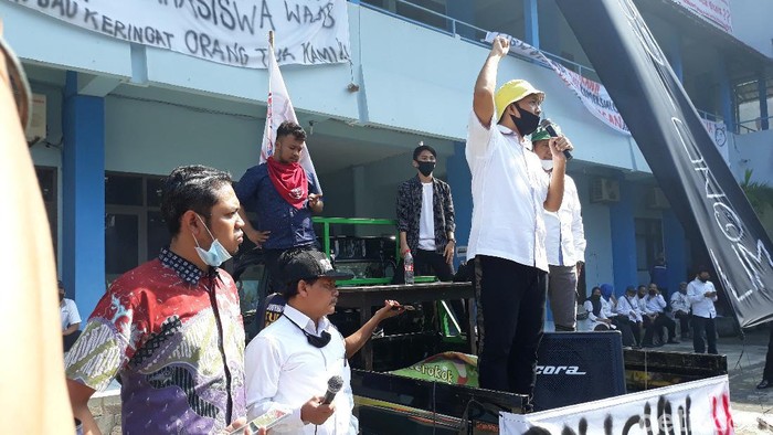 Aksi demo di Uniba Solo, Kamis (2/7/2020)