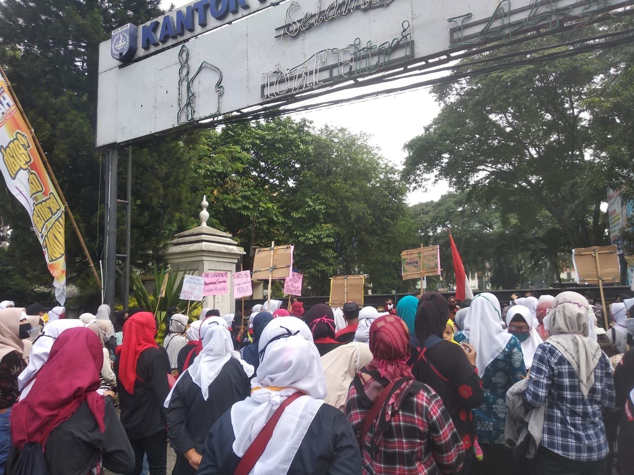 Aksi Demo PPDB di Balkot Depok