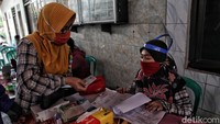 Selain pelayanan ini juga melayani mengurus surat-surat seperti kartu keluarga dan sebagainya.