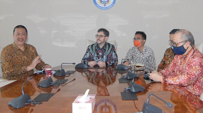 Apresiasi Pemerintah Kolumbia untuk Indonesia Pemerintah Kolombia melalui Menlu Claudia Blum memberikan apresiasi dan ucapan terima kasih kepada Garuda Indonesia atas kontribusinya memulangkan warganya.