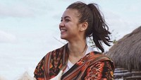 Angela Gilsha juga memiliki hobi berkuda. Foto: Instagram