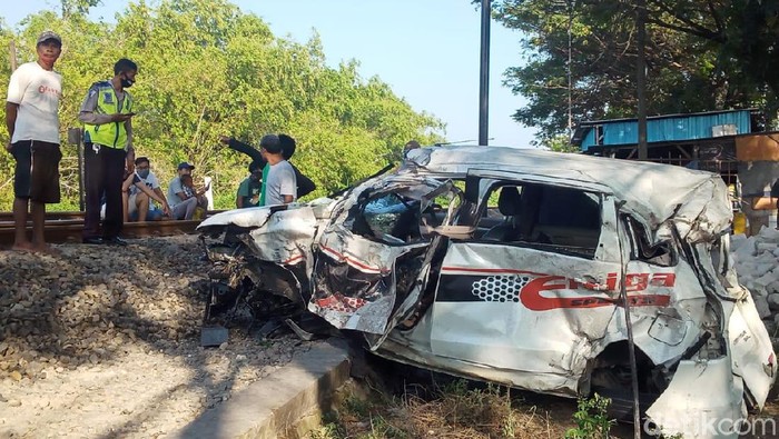 Balita 2 Tahun Jadi Korban Minibus Tertabrak KA