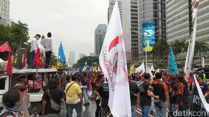 Demo mahasiswa di Kemendikbud menuntut soal UKT