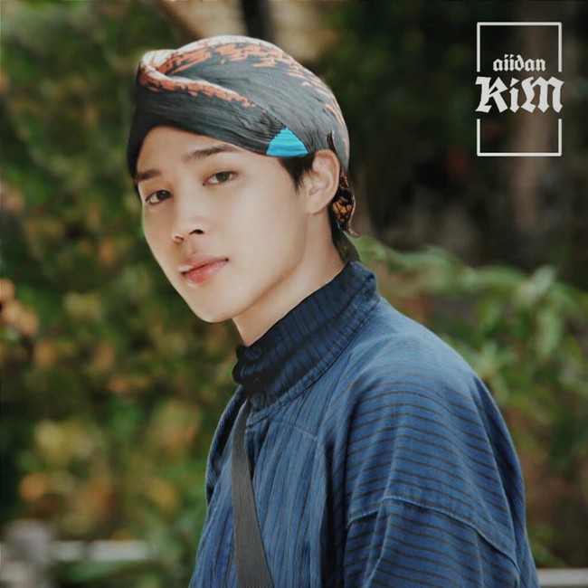 Selain pengantin Jawa, @aiidankim juga sering membuat edit member BTS pakai baju tradisional Indonesia. Dengan busana seperti ini, Jimin tampaknya cocok dipanggil Jaka. Foto: Instagram @aiidankim