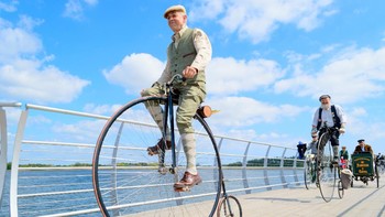 Meski hari ini sepeda sudah semakin canggih, sepeda kuno Penny-farthings tetap digunakan oleh komunitas penggemar sepeda antik terutama di Eropa. (Getty Images/iStockphoto)